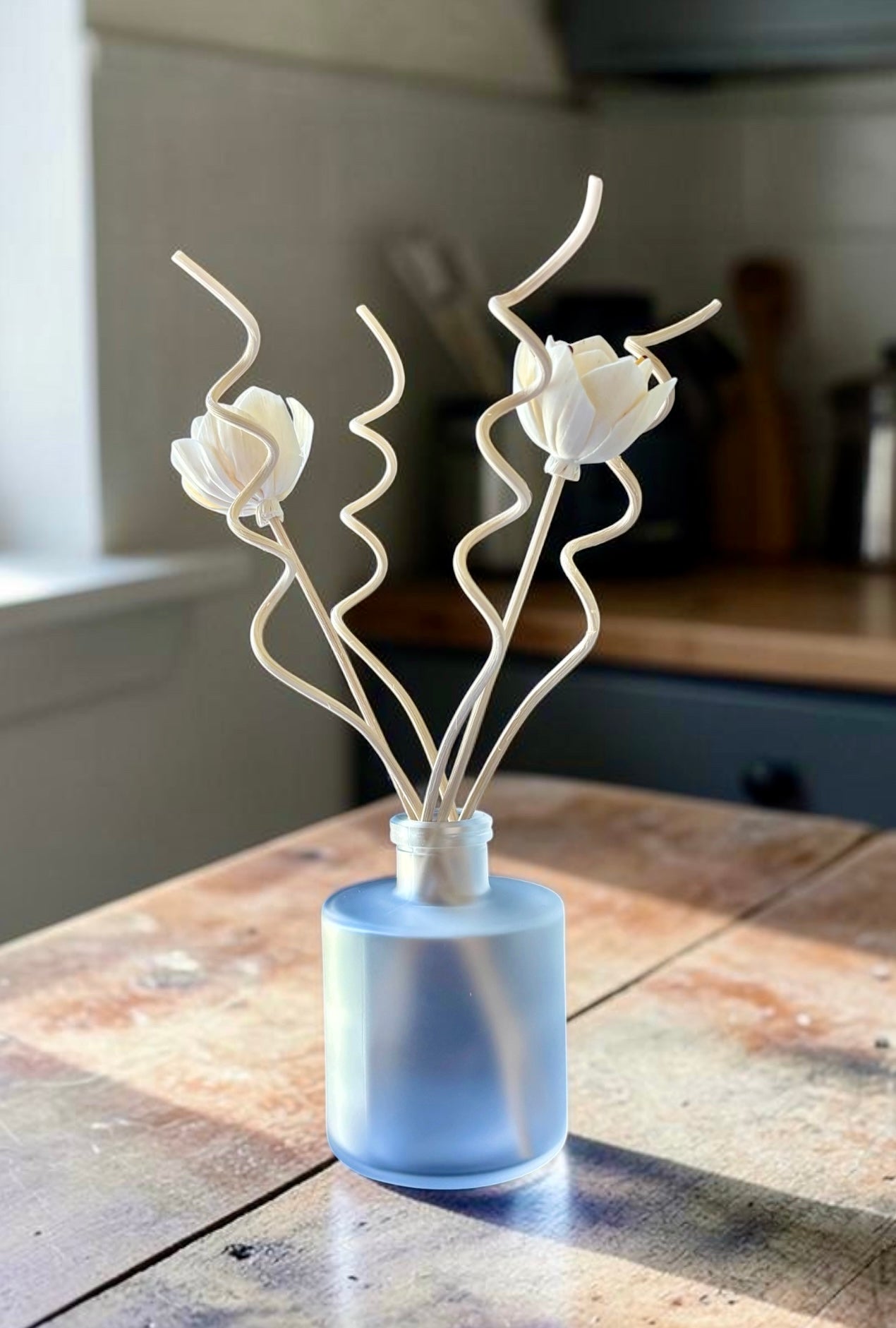 Reed Diffuser With Floral and Spiral Reeds