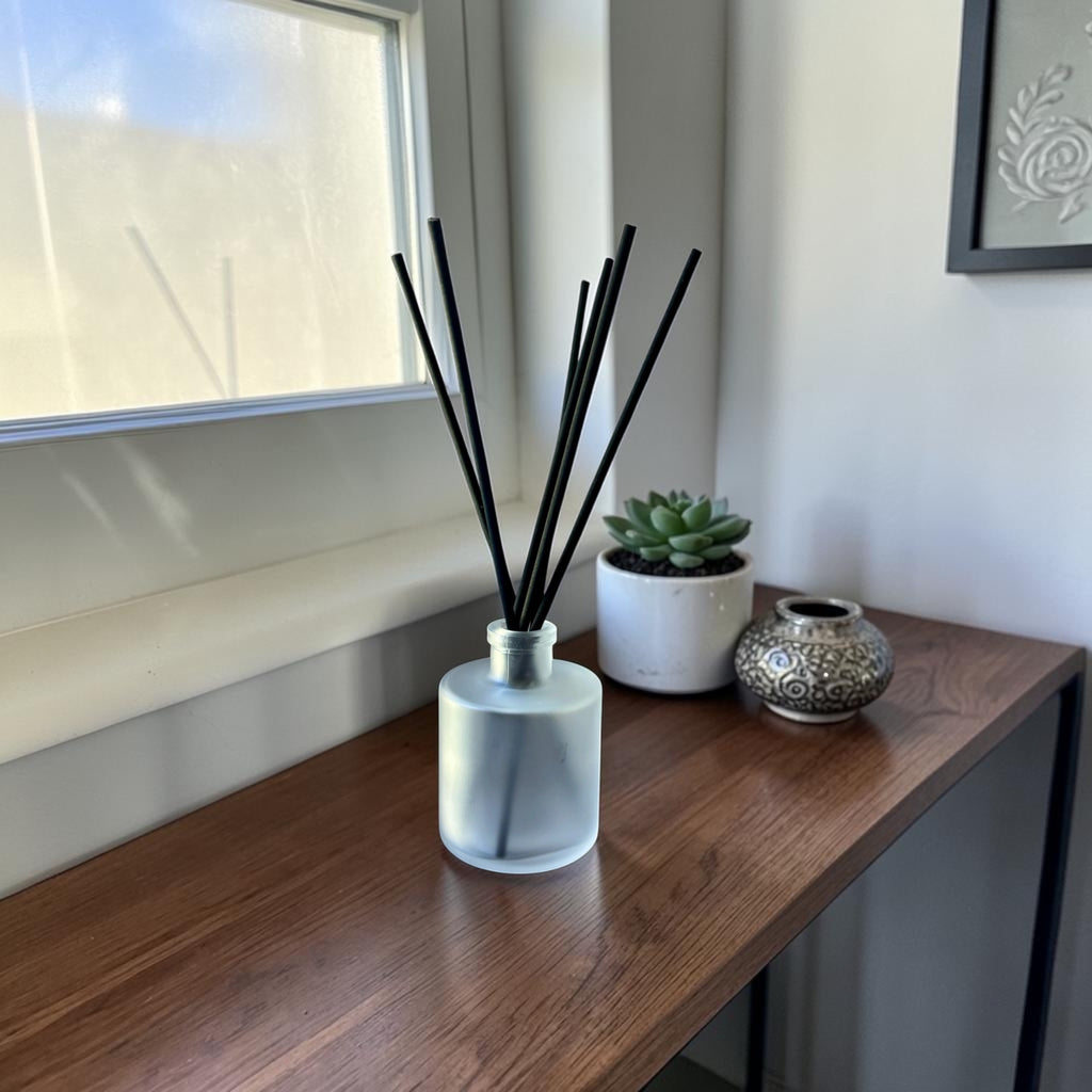 Reed Diffuser With 6 Black Straight Reeds