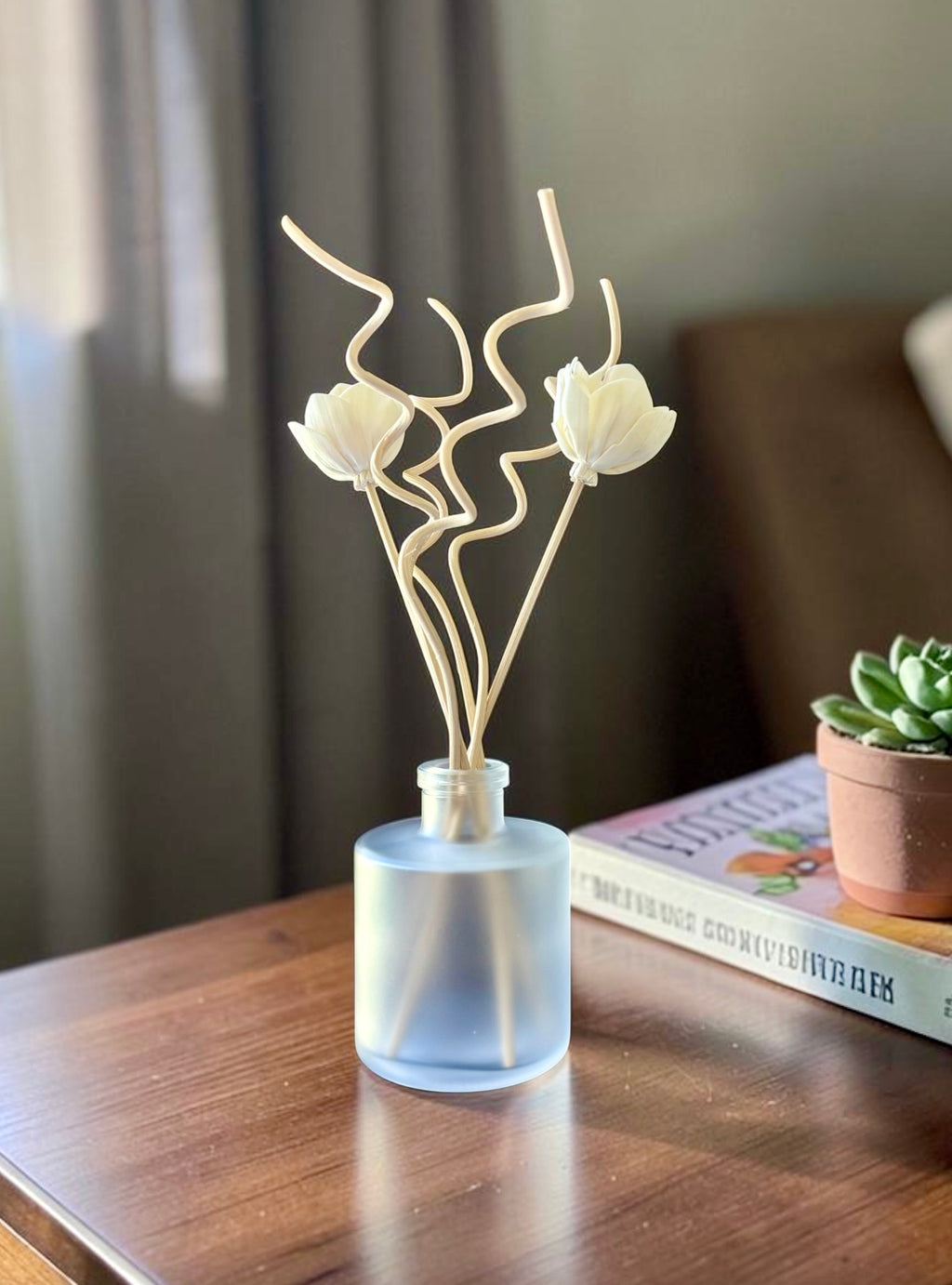 Reed Diffuser With Floral and Spiral Reeds